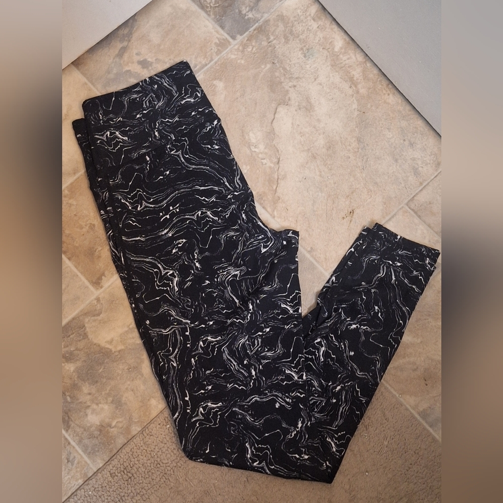 Carly Jean Los Angeles Leggings Large